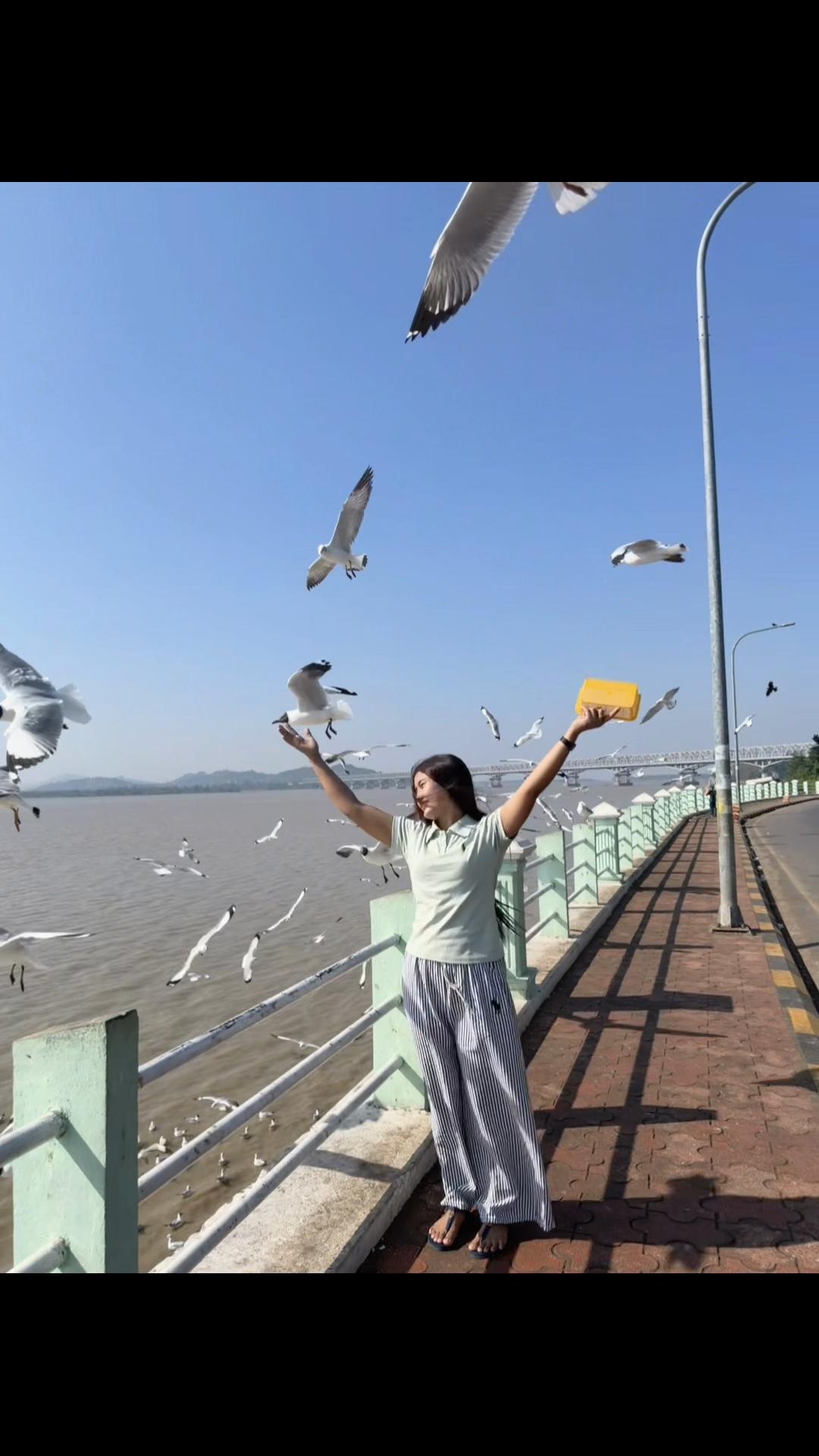 @May Fashion(မွန် -ပေါင်မြို့ )