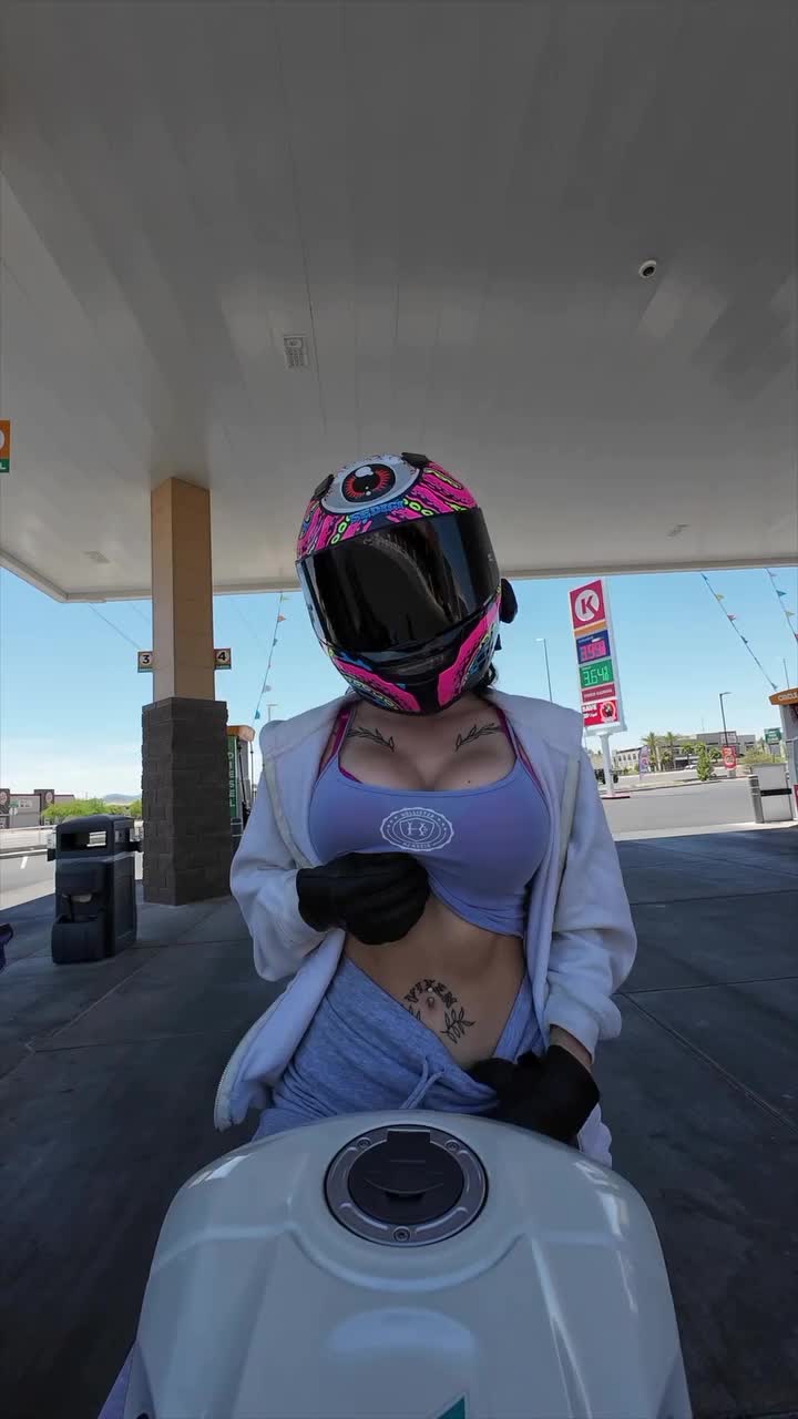 Itskarlianne (@itskarliannex) - Urlebird