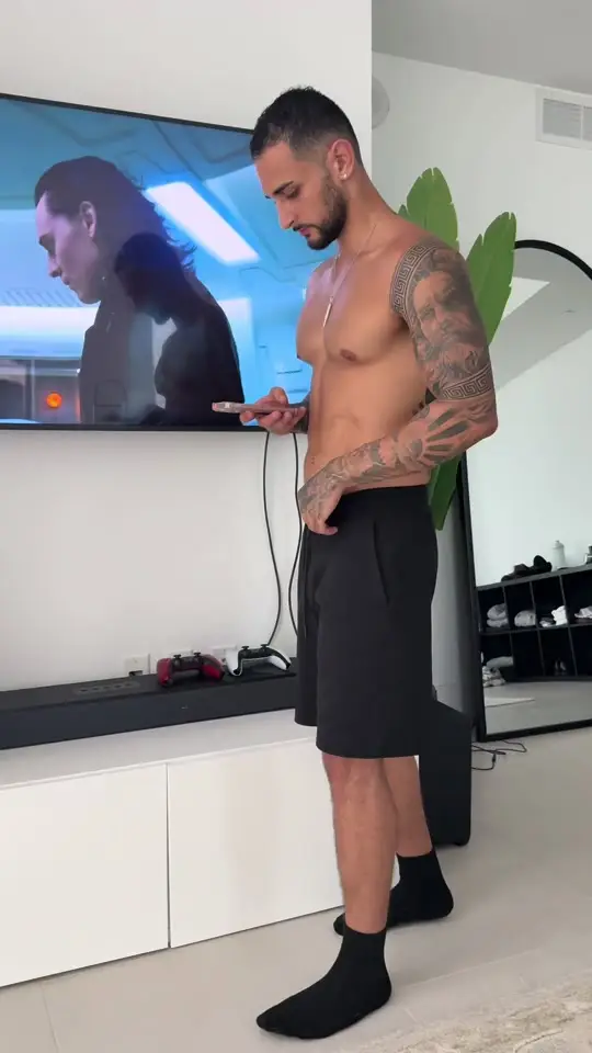 Nikos (@nikosandreass) - Urlebird