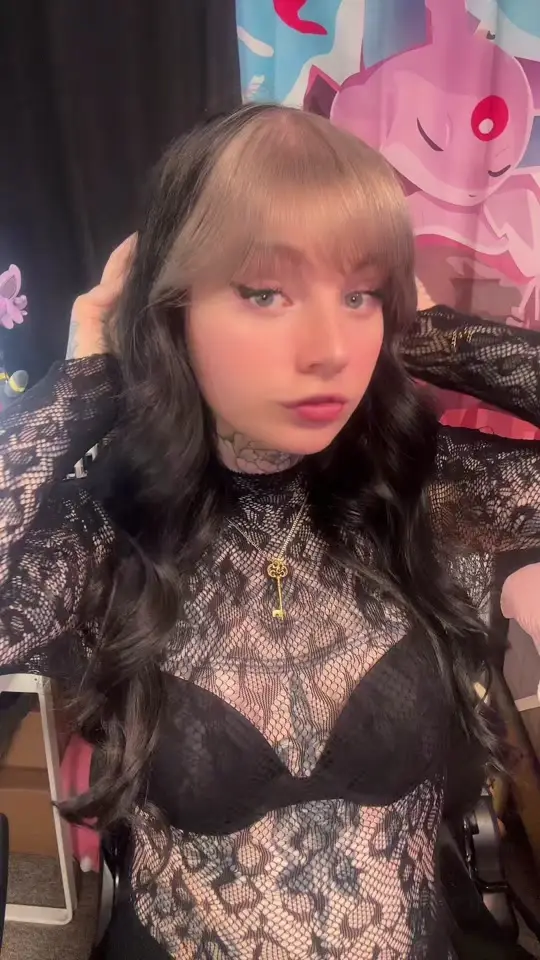 emilypiexo (@emilypiexo) - Urlebird