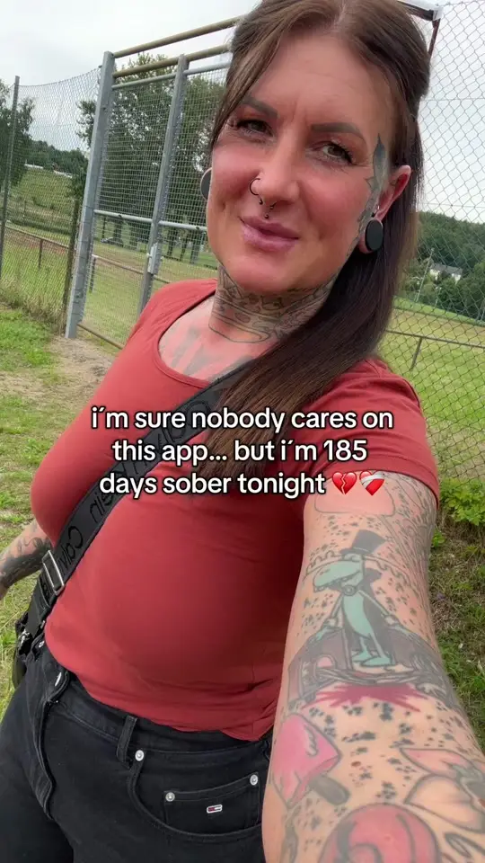 Roxyy (@roxyswildplace) - Urlebird