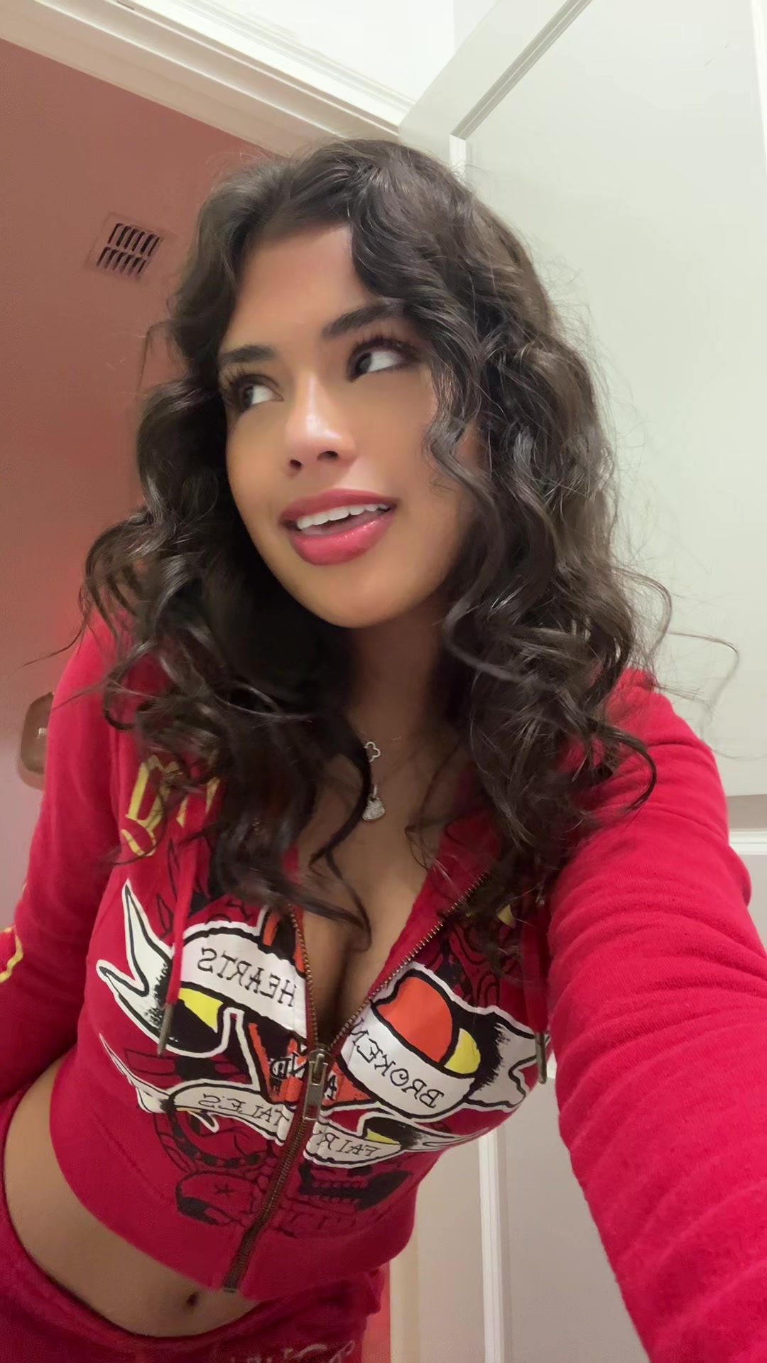 Victoria Jaimes ( victoriajaiimes) Urlebird