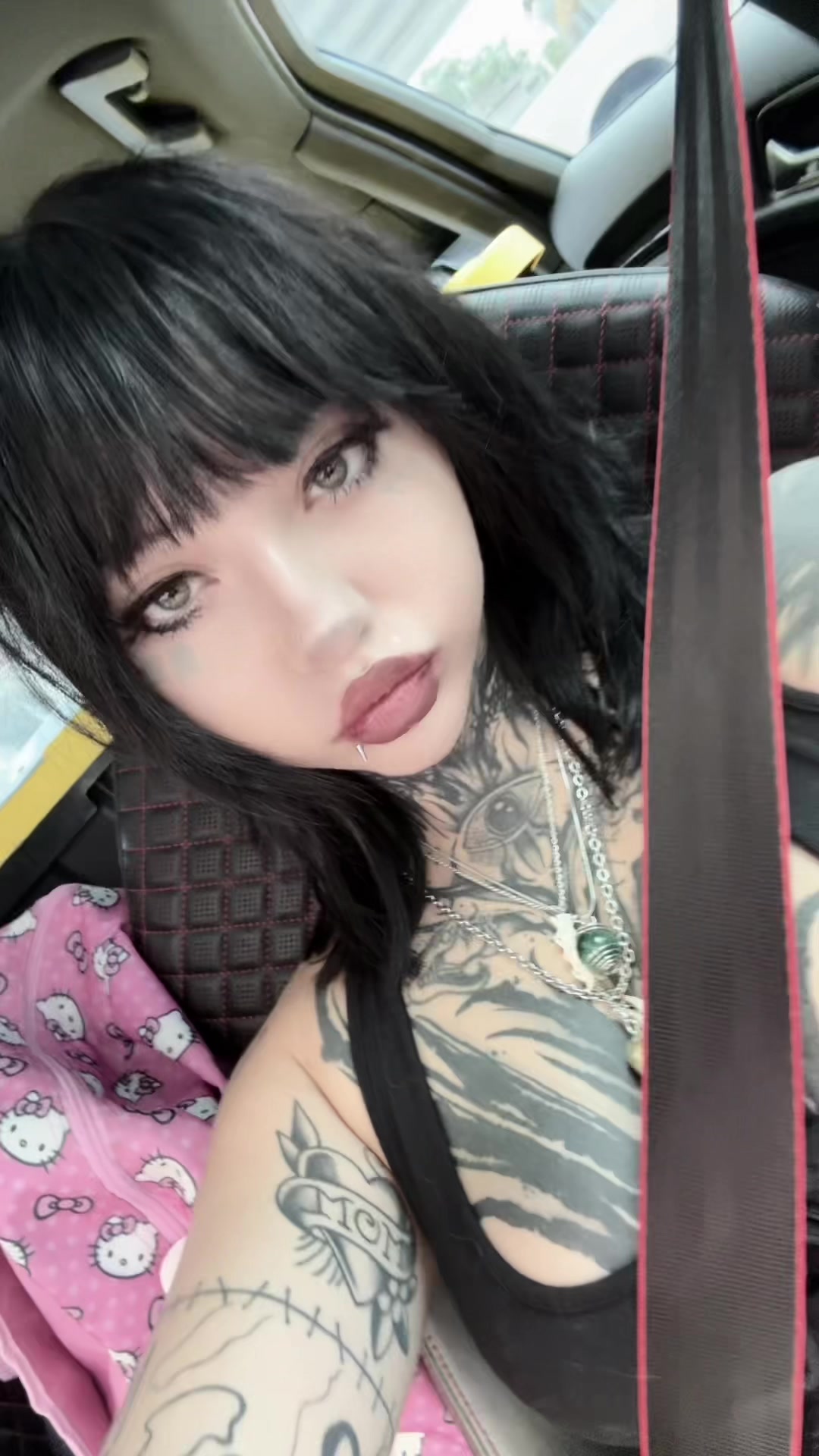 Celeste (@thecelestetriplex) - Urlebird