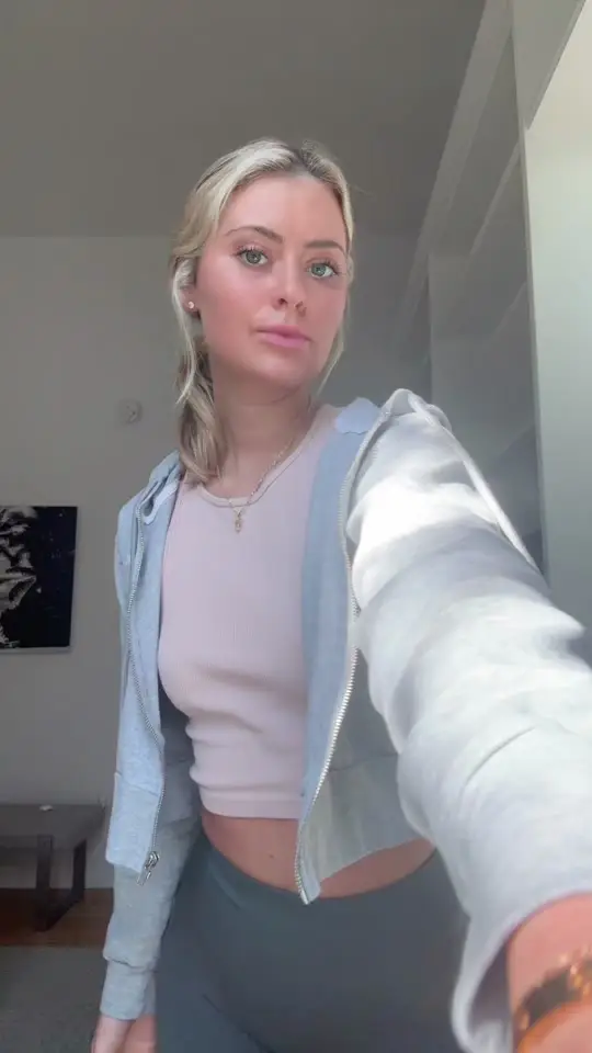 Megan (@mmegliving) - Urlebird