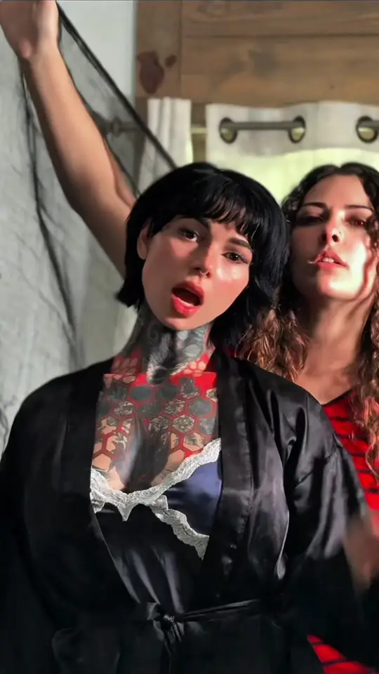 Bee (@beezzgarden) - Urlebird