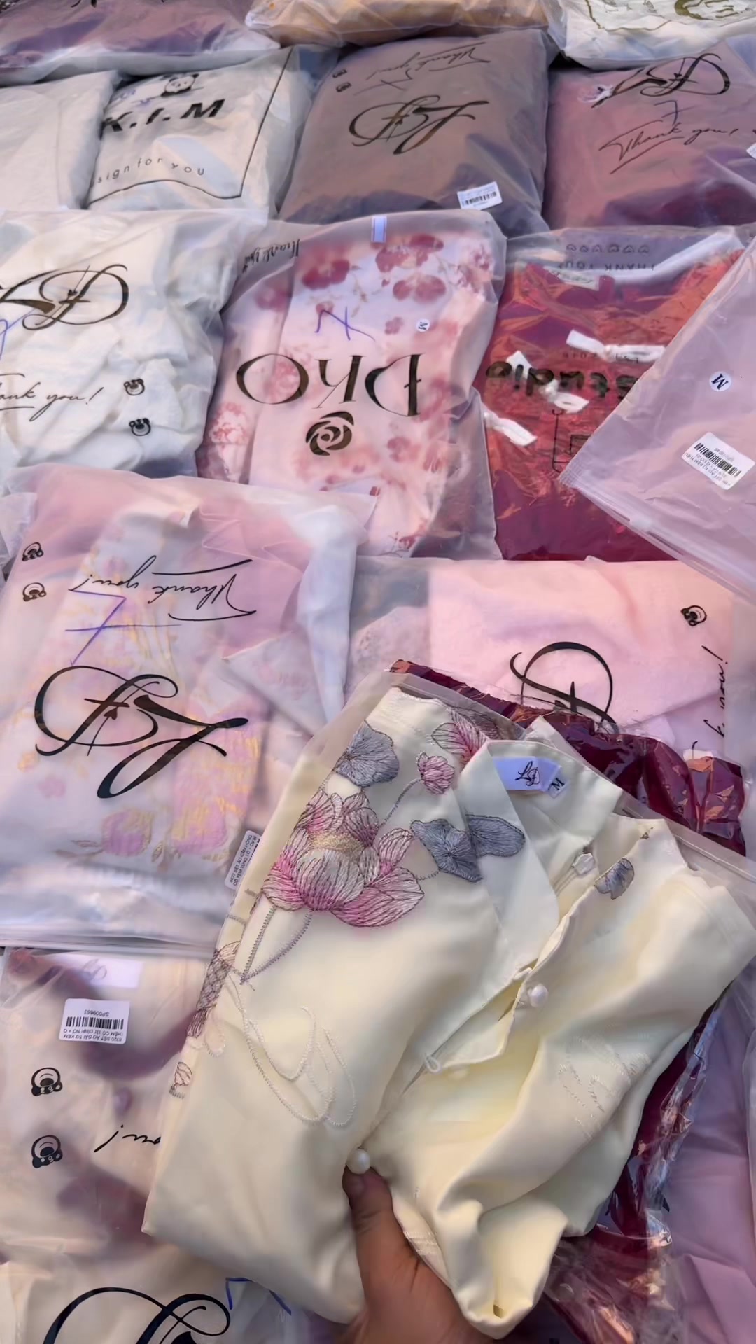 @𝗧𝗛𝗔𝗡𝗛 𝗧𝗨𝗬𝗘̂̀𝗡