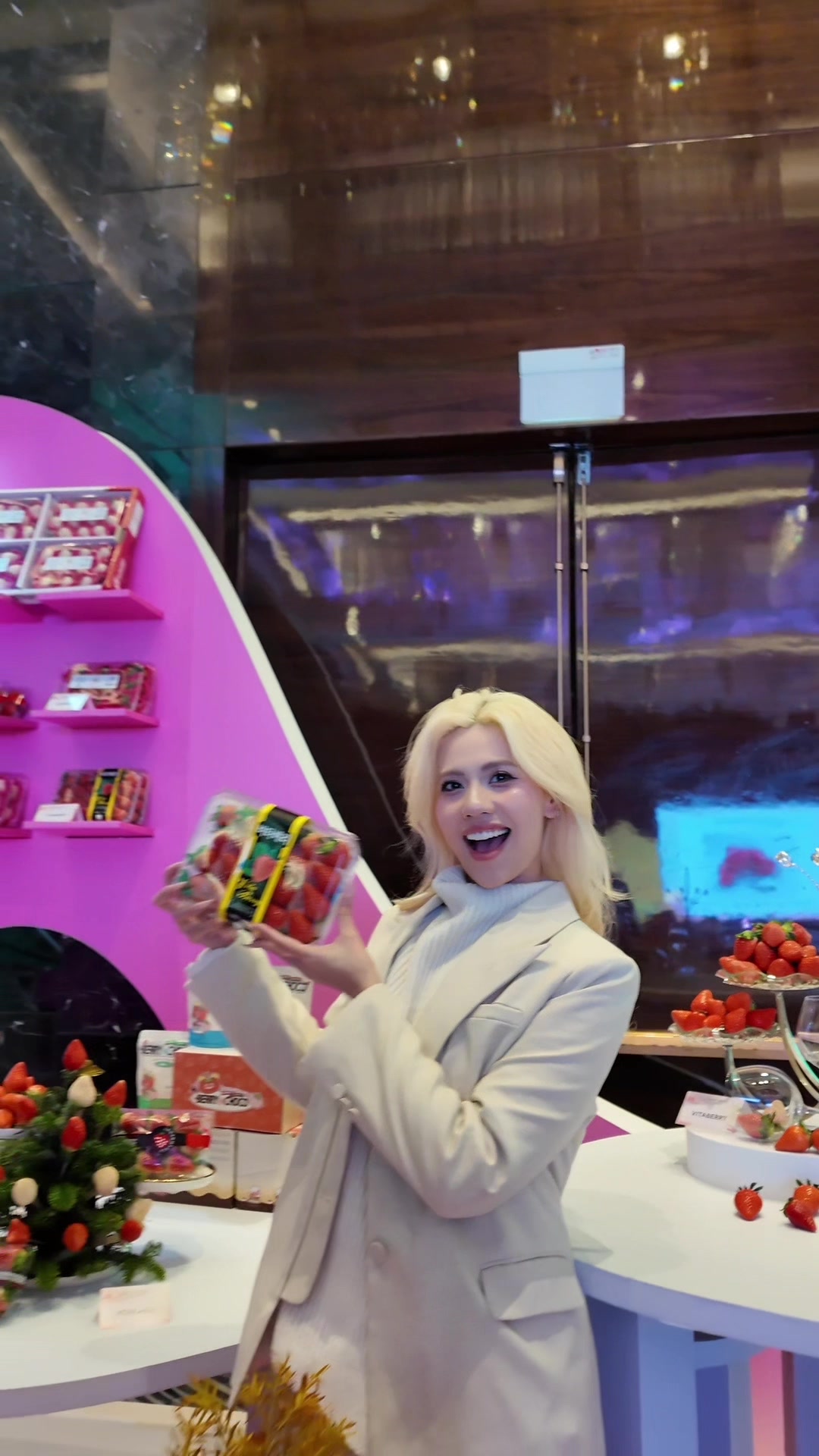 @Ch&acirc;m Sứa  👑