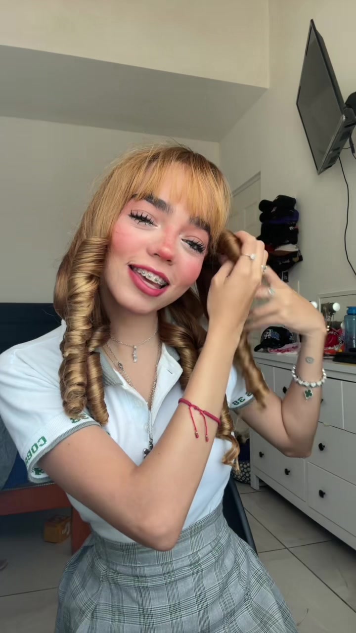 lawuerita (@lawuerita.comm1) - Urlebird