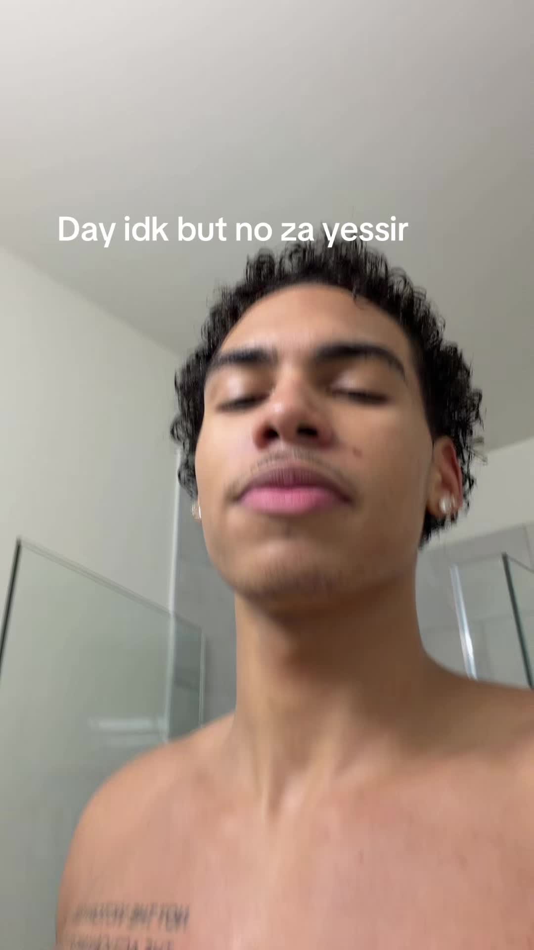 @⃟