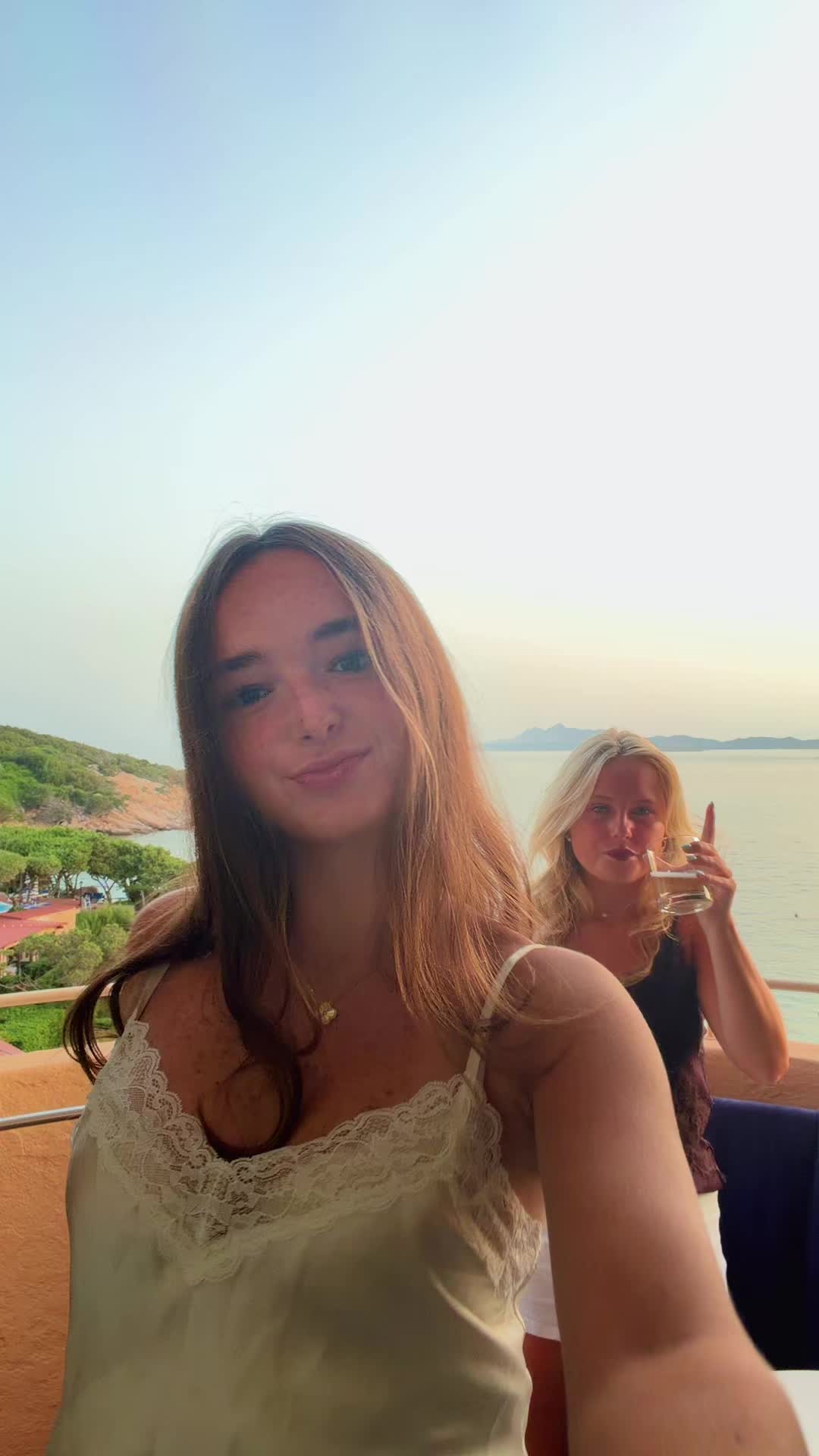 @clarawhalenn
