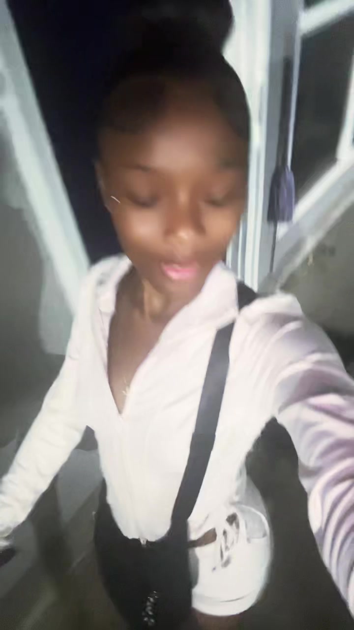 @naomithetopic