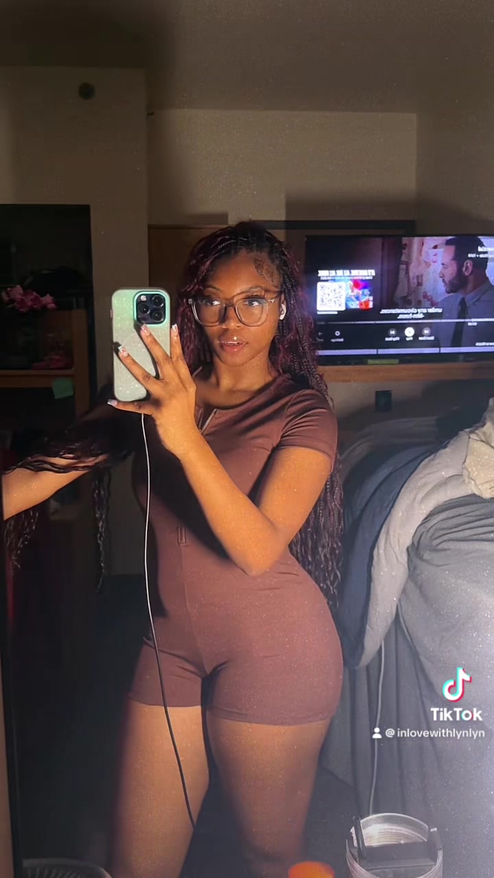 @whoislynlyn17