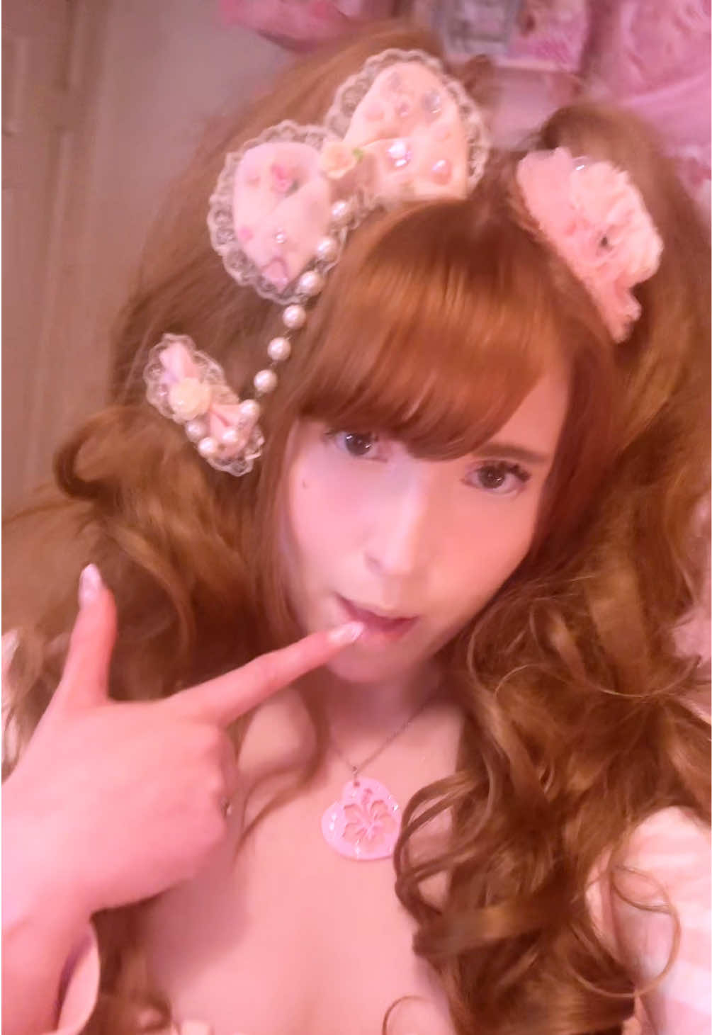 @lara suzanne ♡✩&deg;｡
