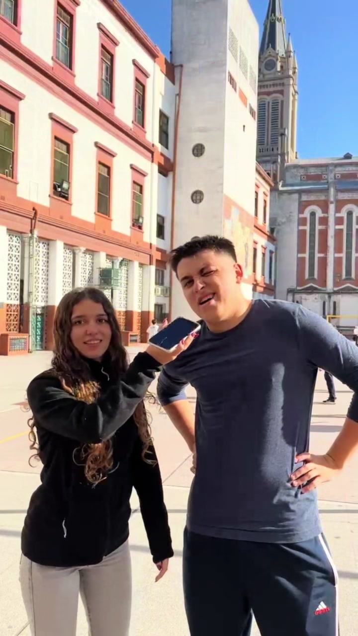 @𝐋𝐀 𝐃𝐈𝐒𝐓𝐈𝐍𝐆𝐔𝐈𝐃𝐀 🍾