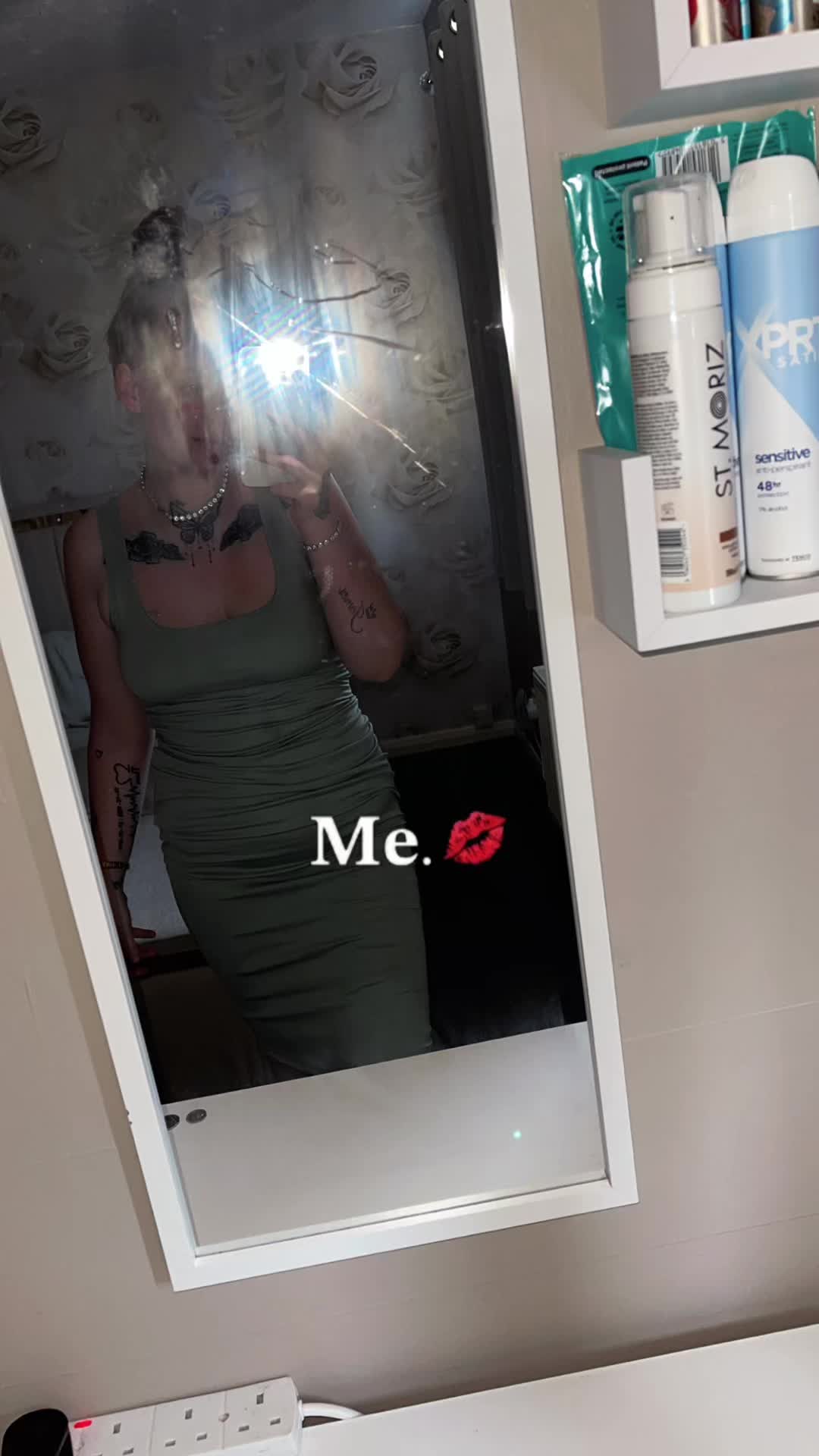 @April Louise