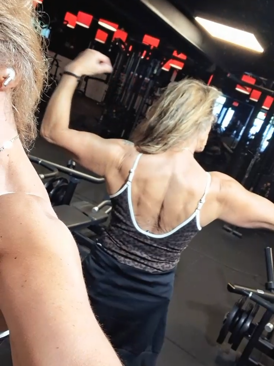 @🤛MuscleGrannyGeess 🤜