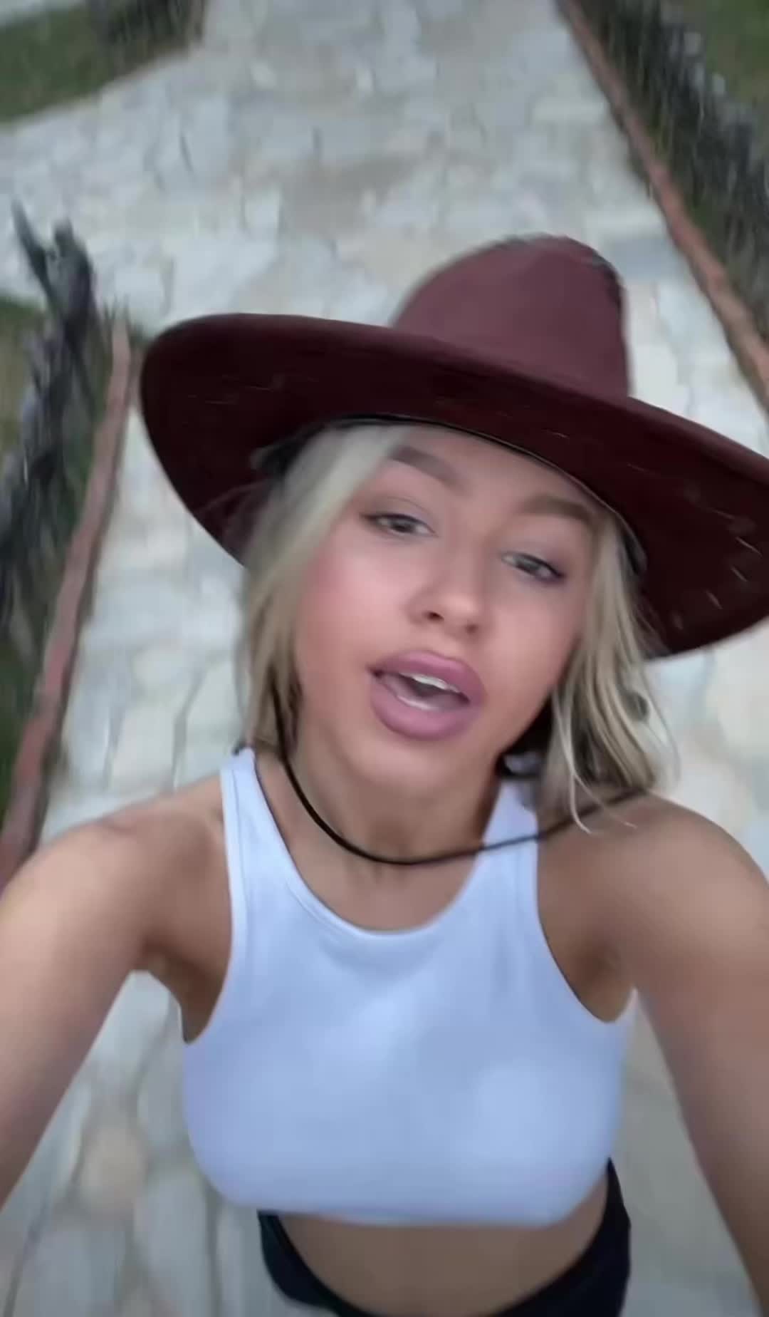 @Emaaxx