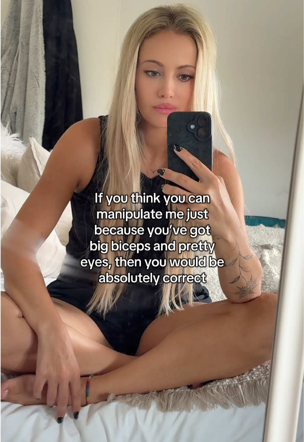 @Lisa J Evans sapphic author ⚢