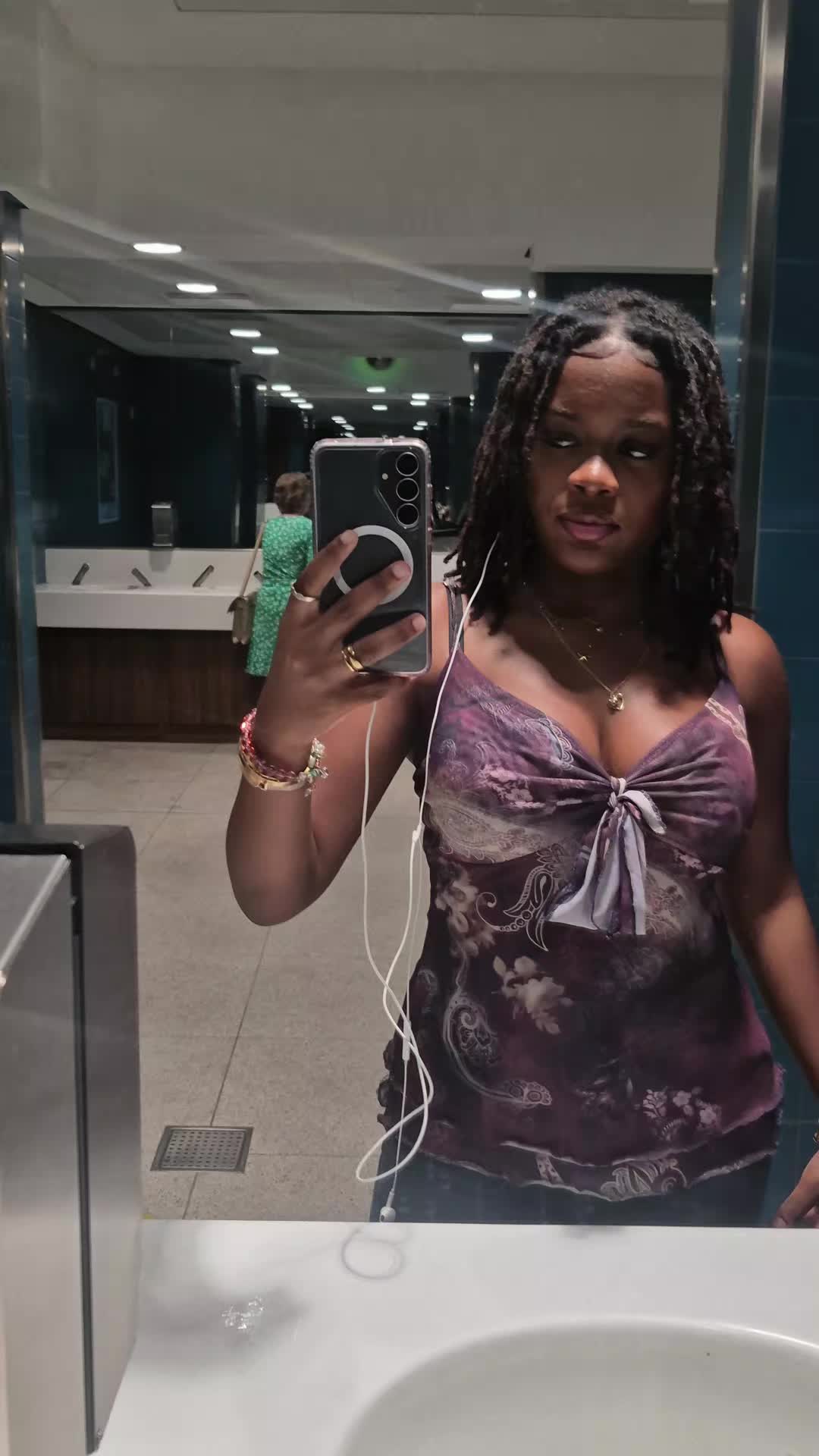@😋🫰🏾