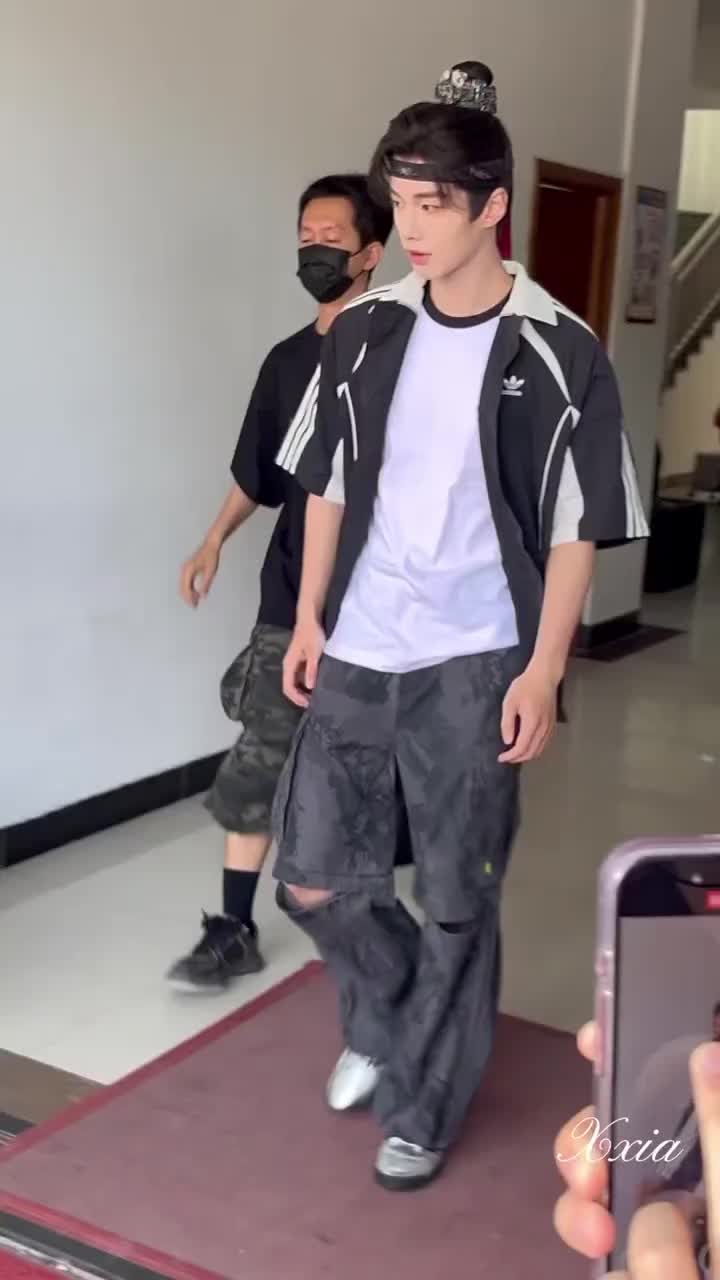 @𝐒𝐭𝐚𝐭𝐮𝐬 𝐊𝐢𝐧𝐠 👑