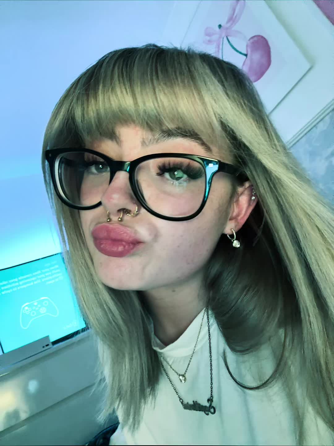 @btchesbrokenblondie ๐ฉต