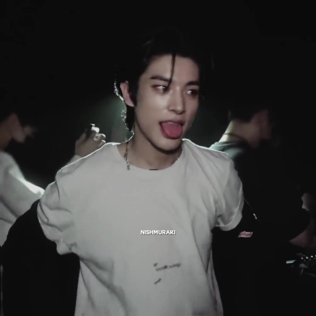 @𝘧𝘢𝘺 𝜗𝜚˚⋆