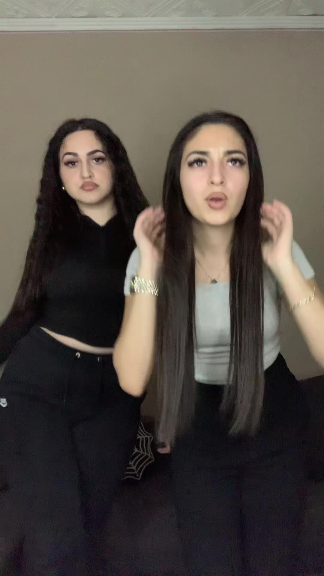 @𝓥