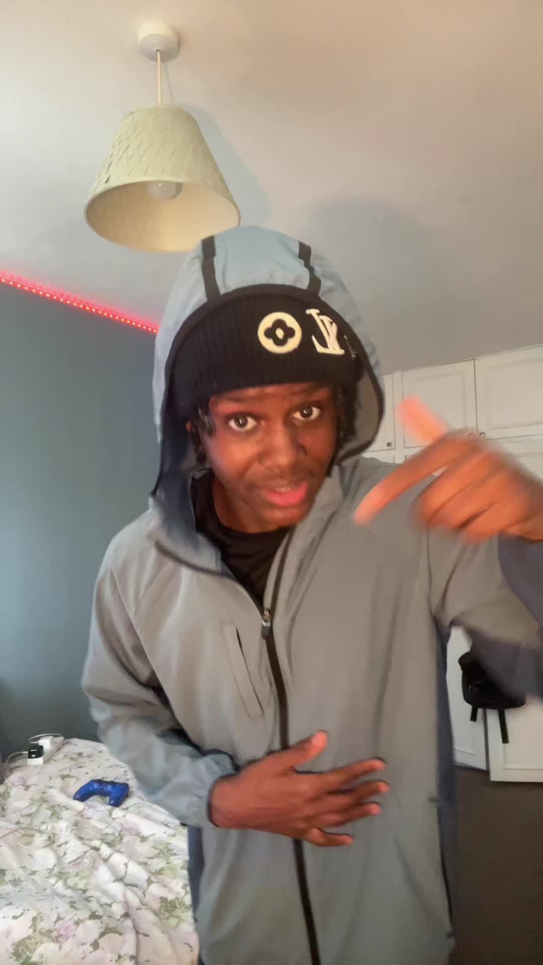 @R.m🫦