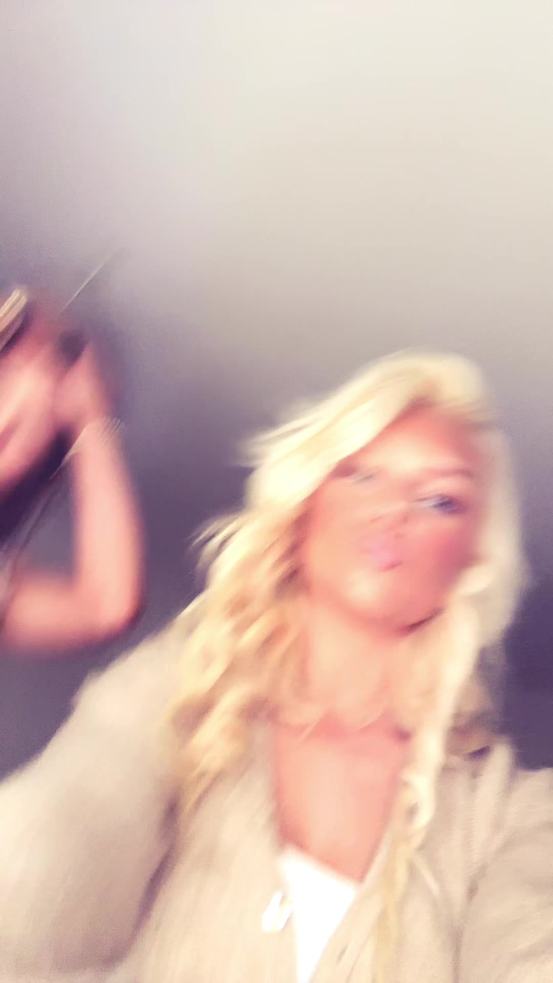 @𝒞𝓁𝒶𝓊𝒹𝒾𝒶