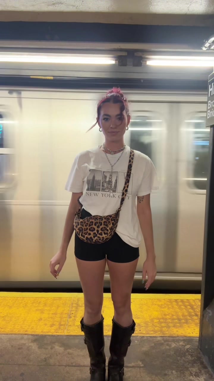 @MiriamMullins_