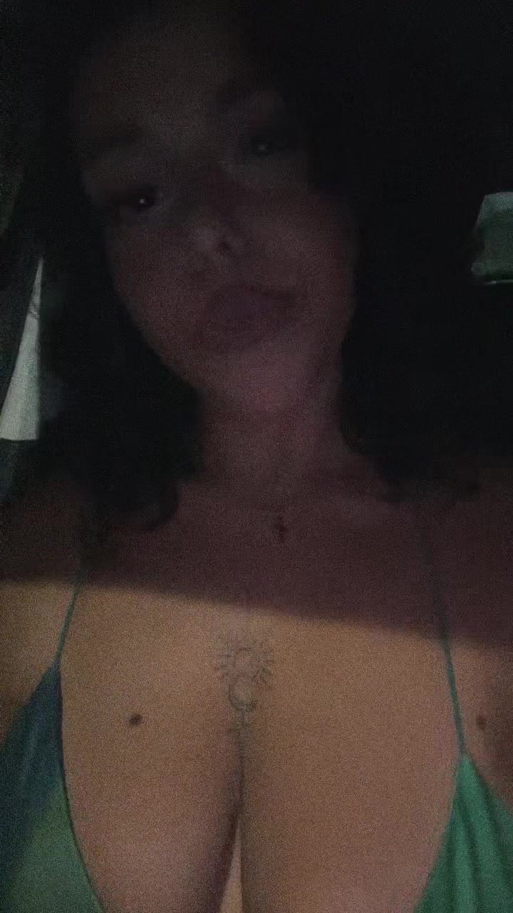 @R____ella
