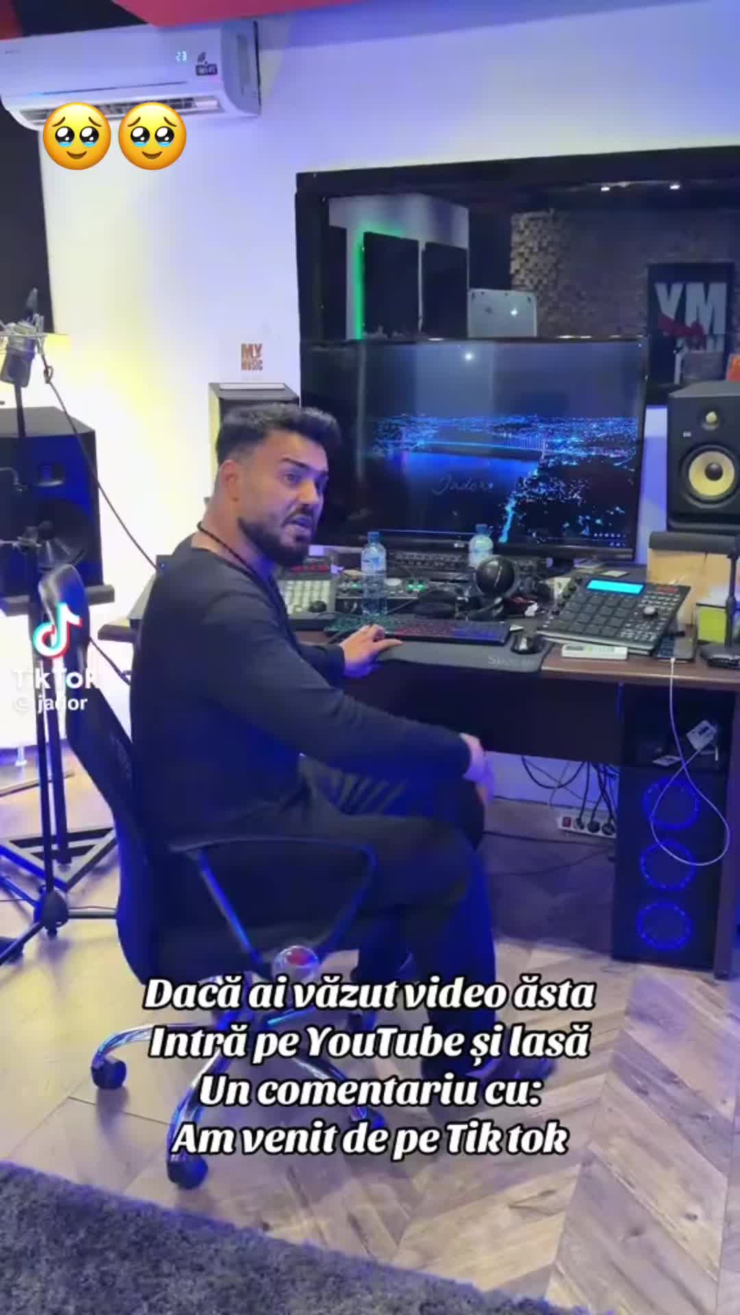 @🥹