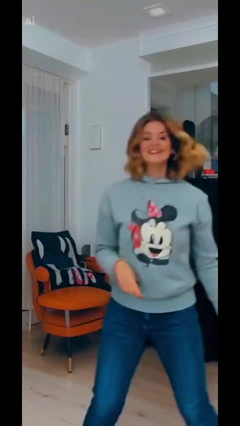 @Itsmedeedee
