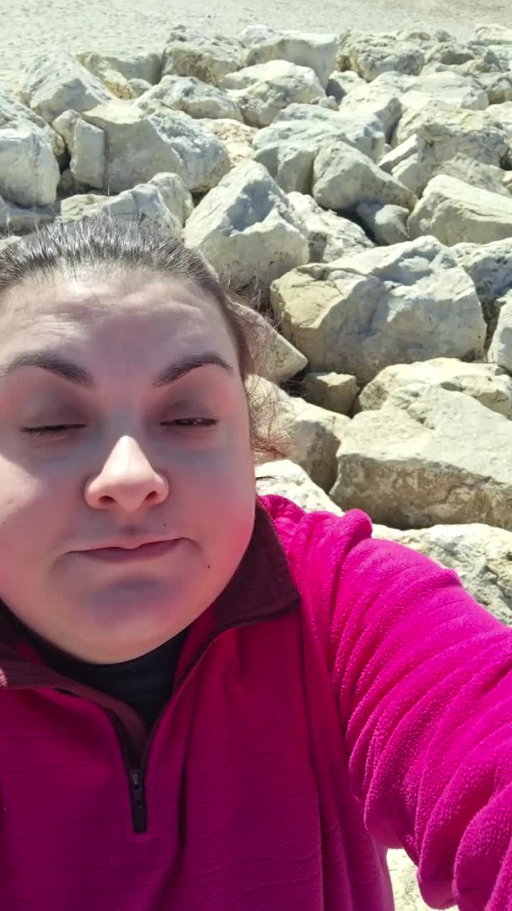 @AlexaMel