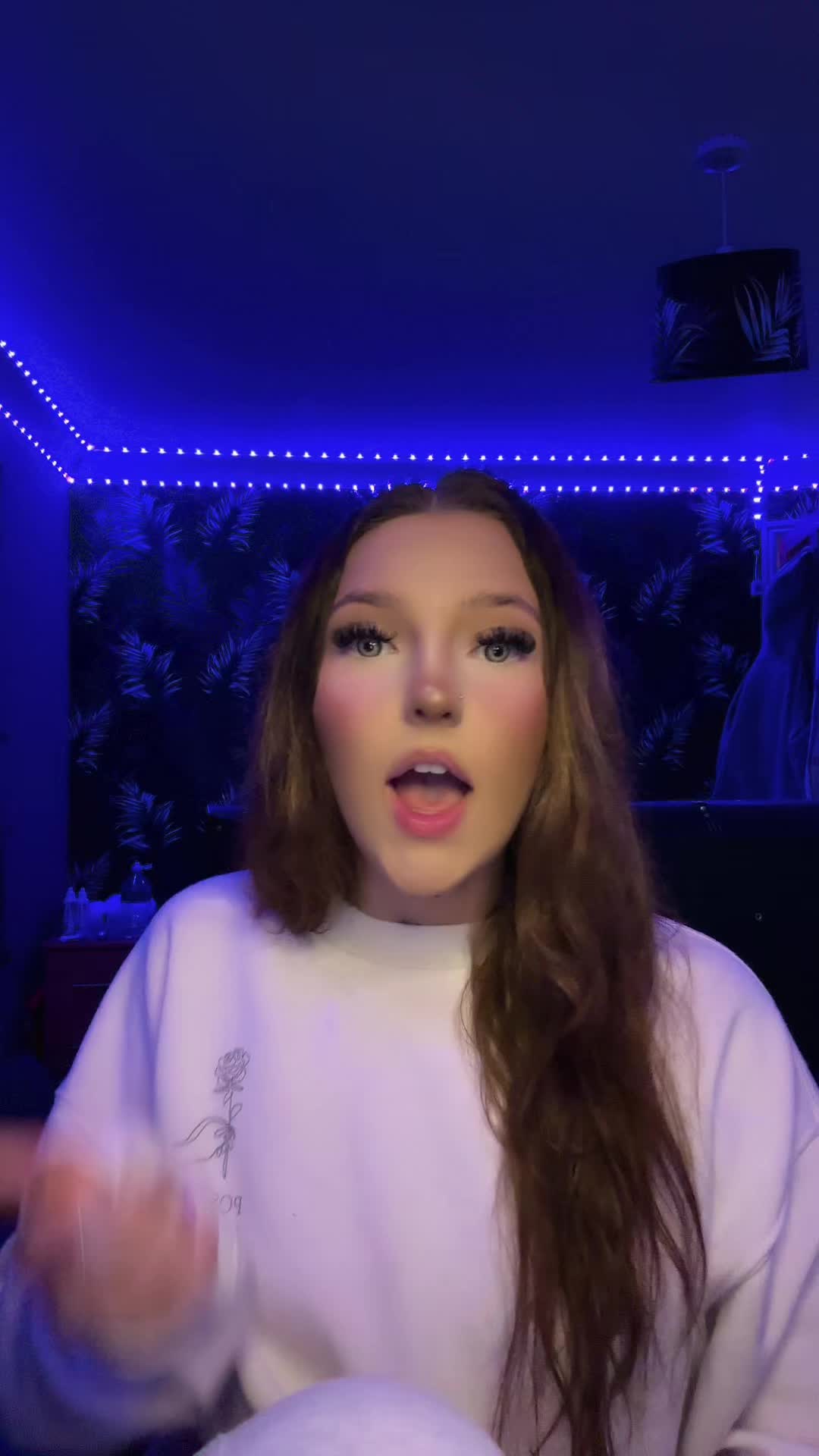 @Ella🍎