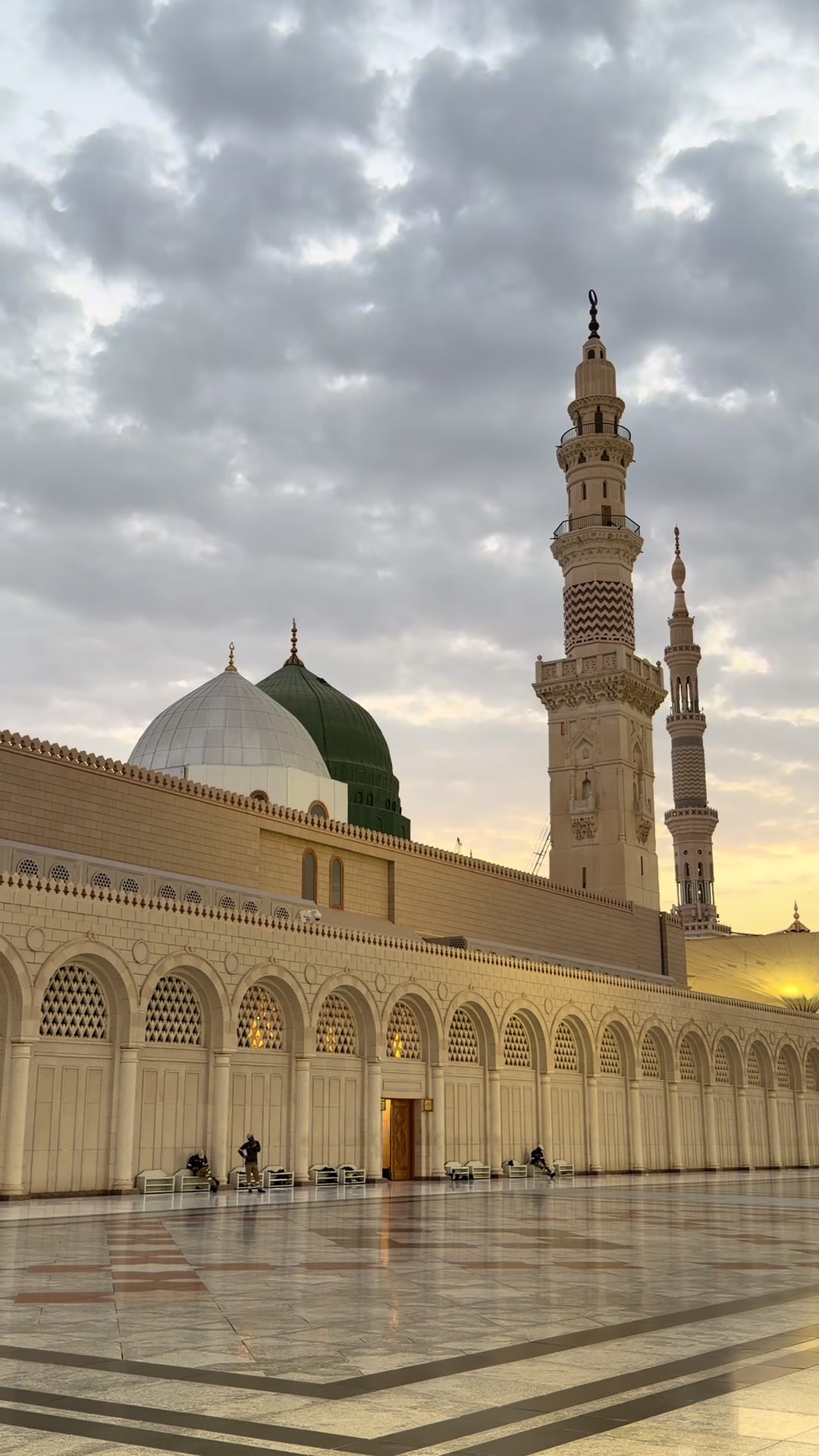 @M /\ Ł I K🇶🇦