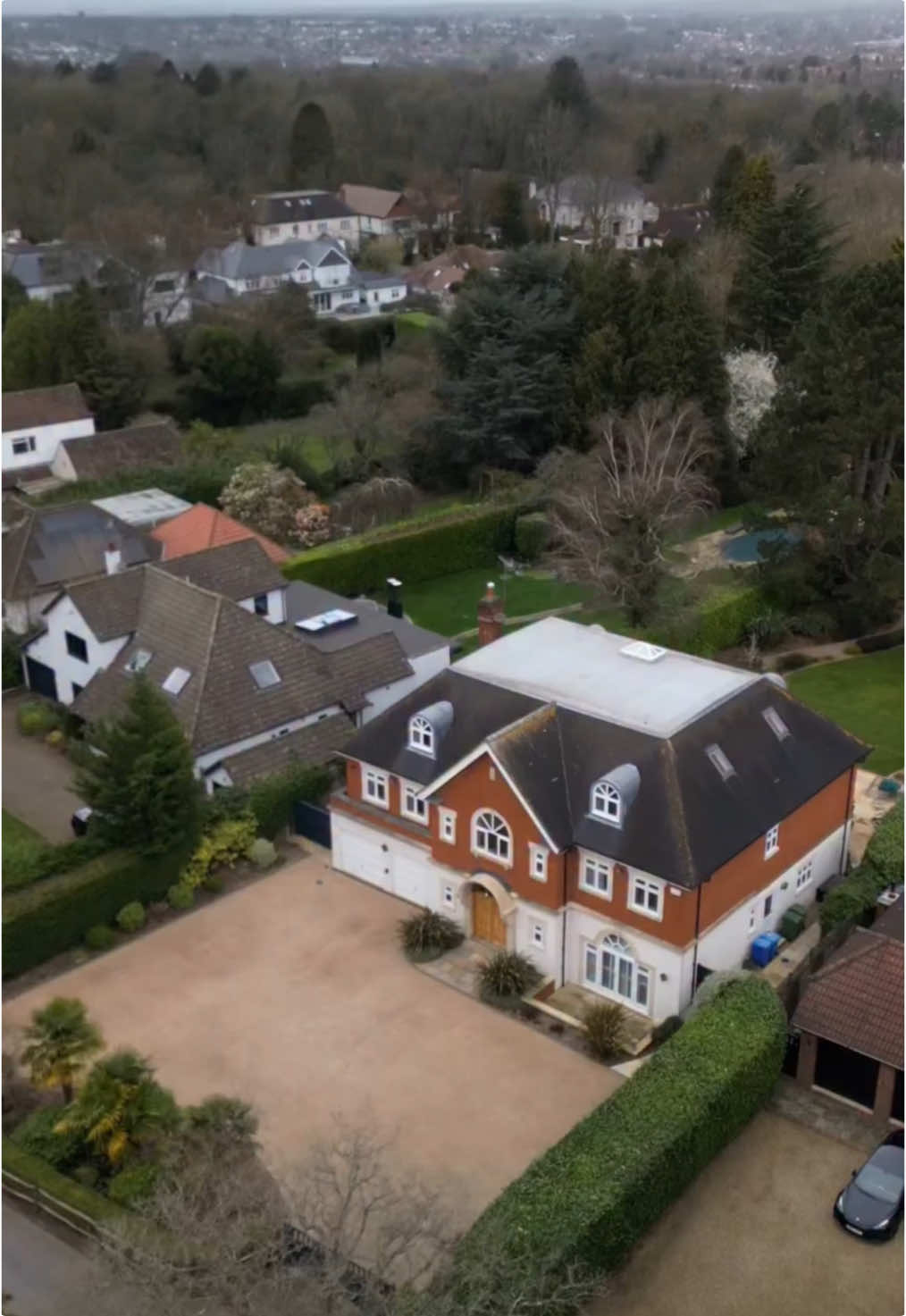 @millionairehomesuk