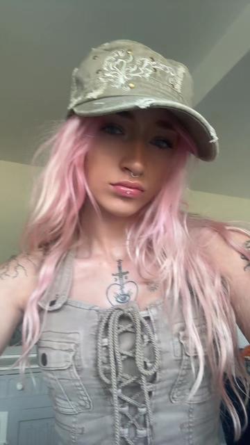 @1ivingdeaddoll