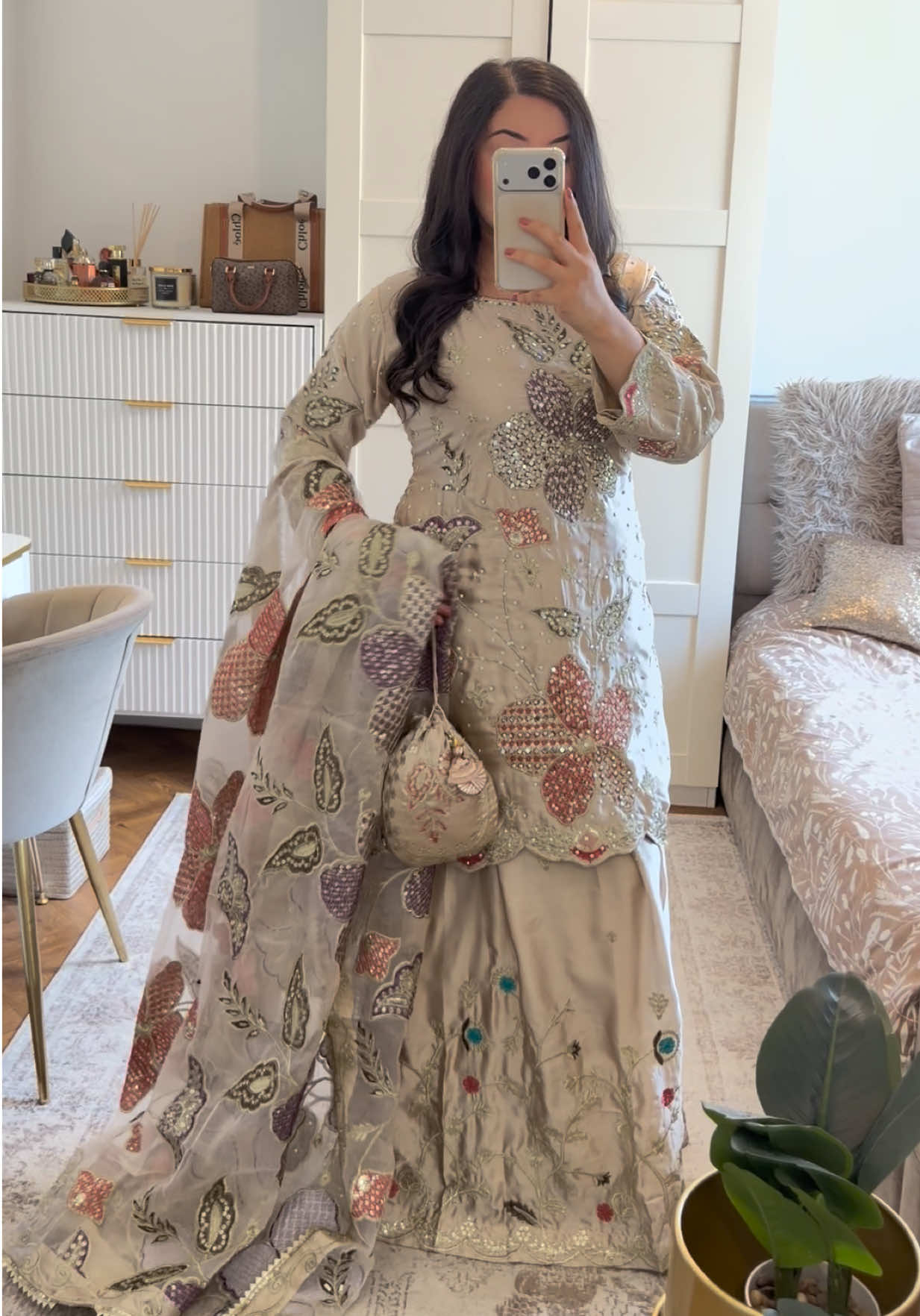 @Aina__couture