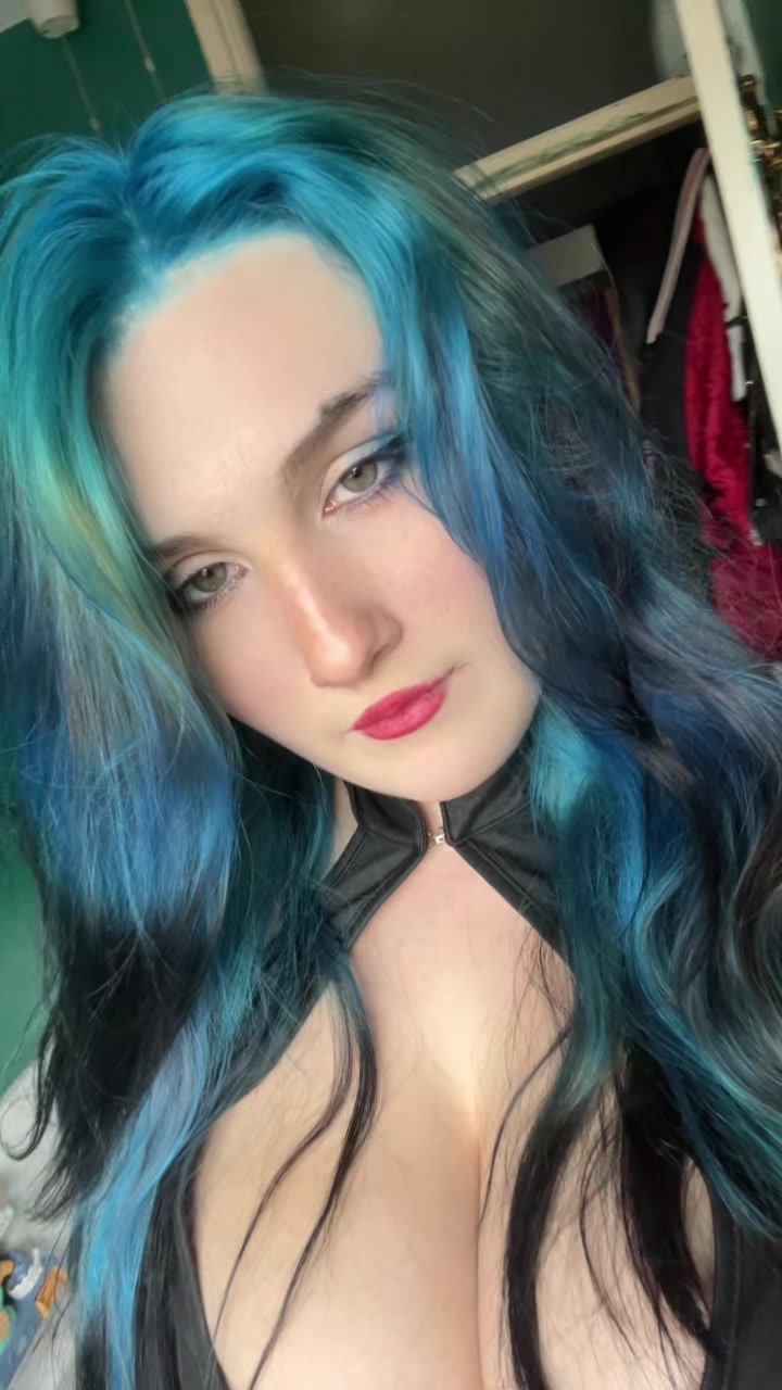 @🥀miku🦇