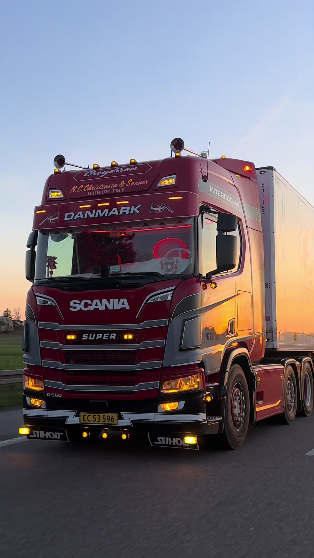 @LV’s TRUCKPHOTO