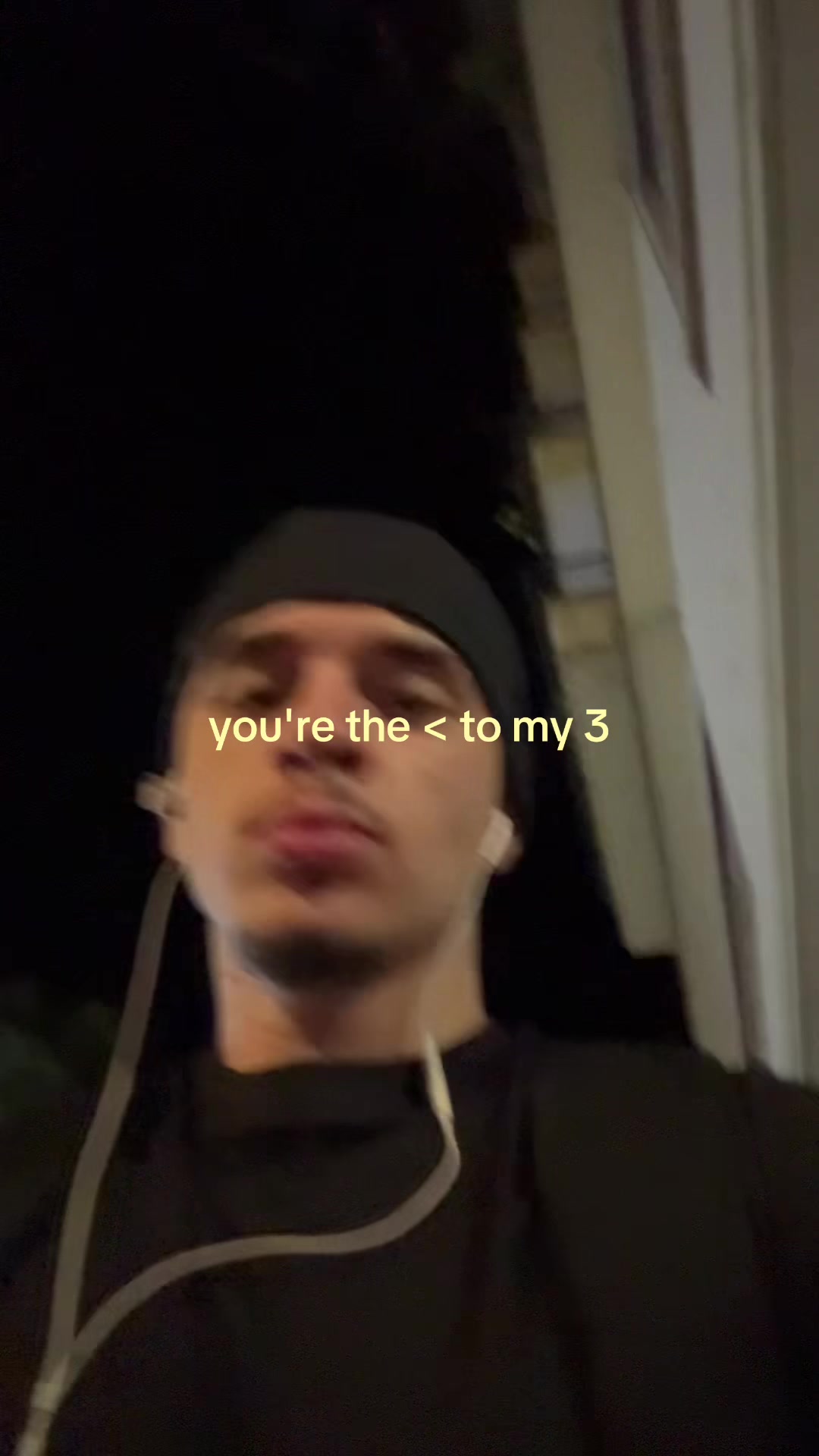 @￴