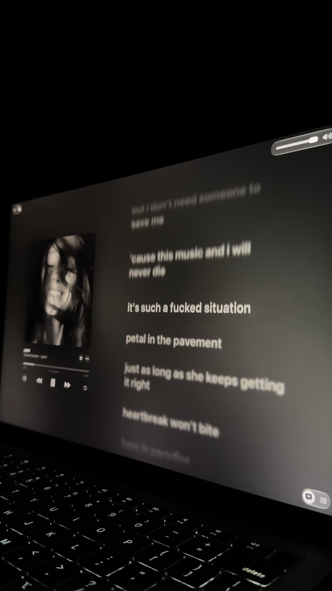 @🎧