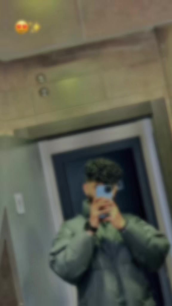 @•