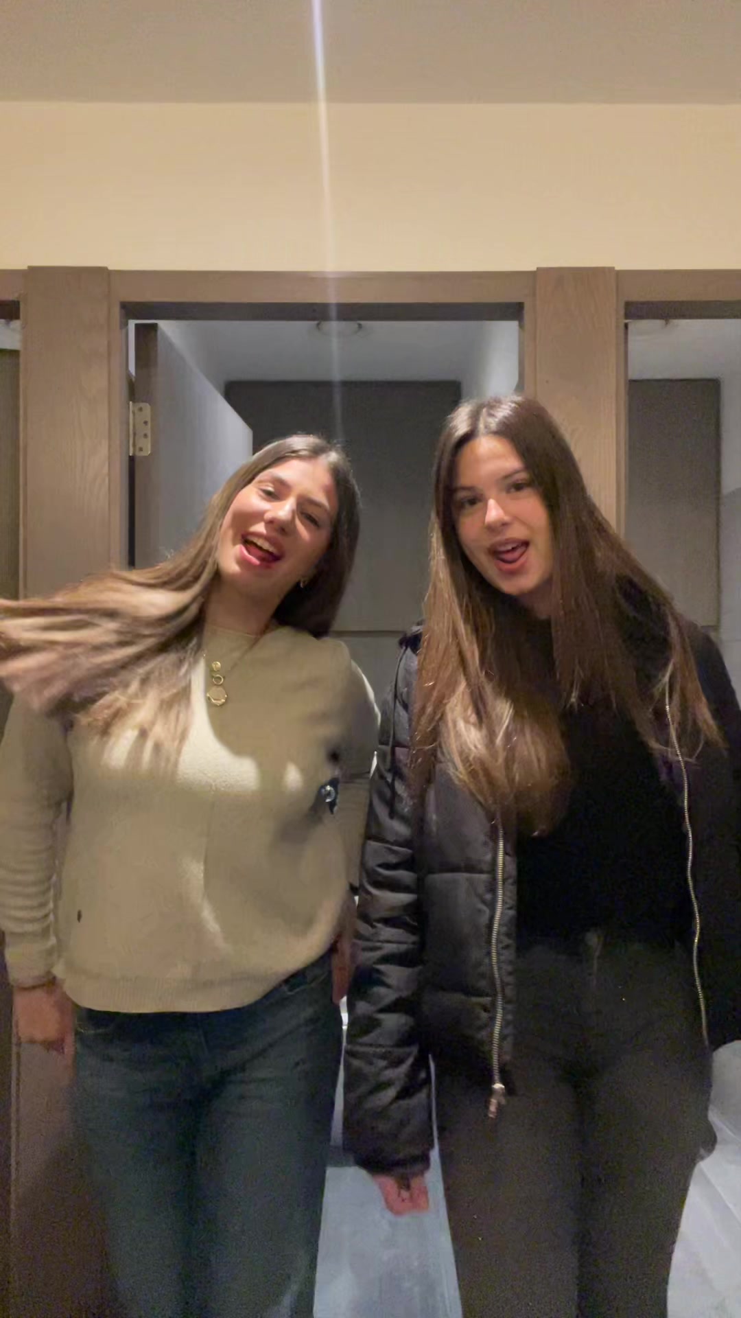 @júlia