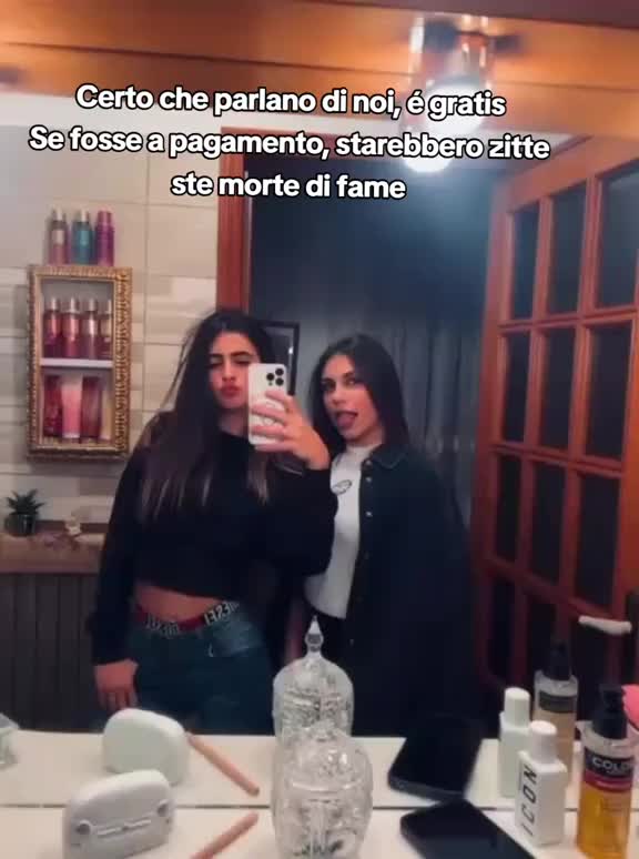 @lacateelagio👭🏻