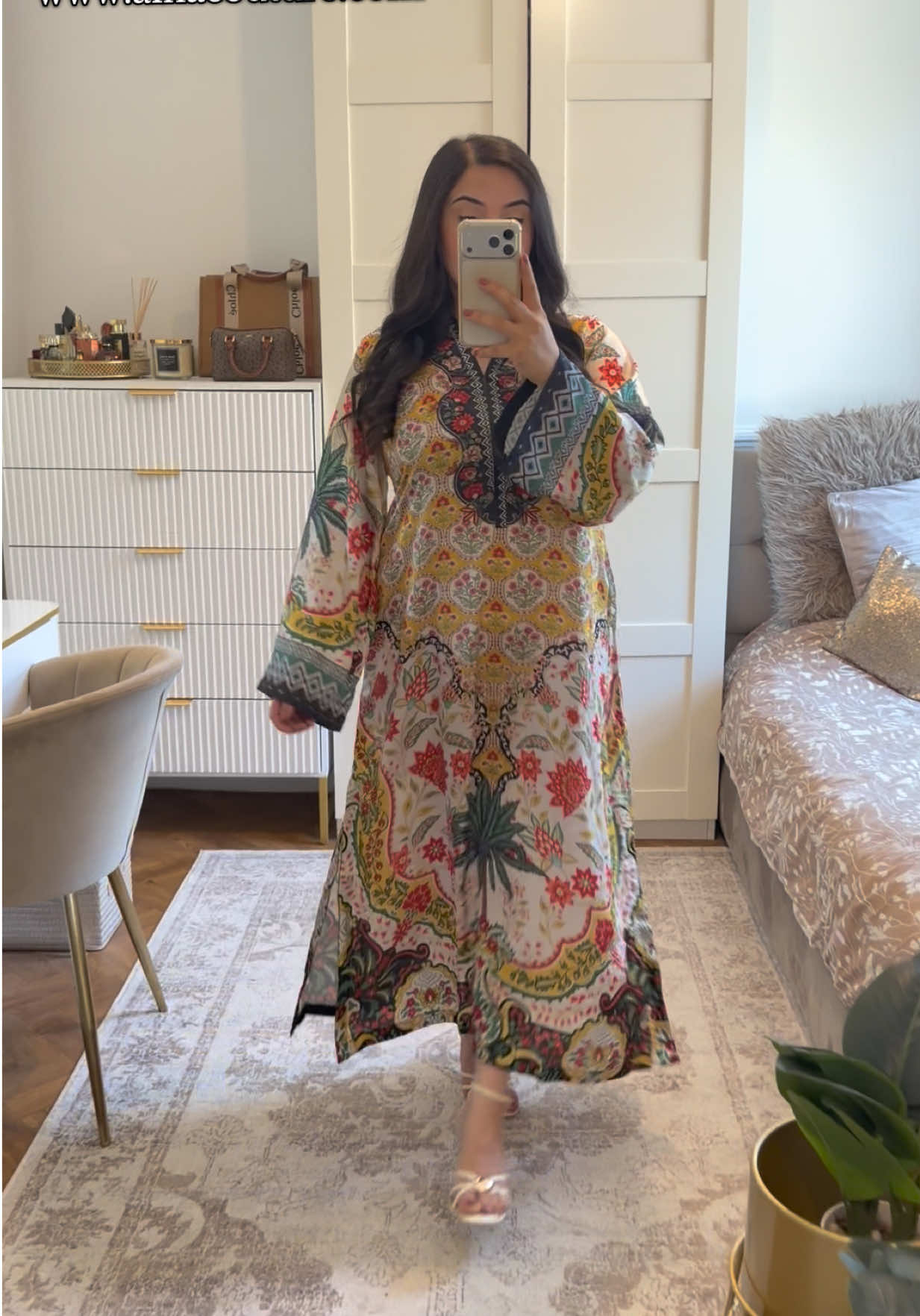 @Aina__couture