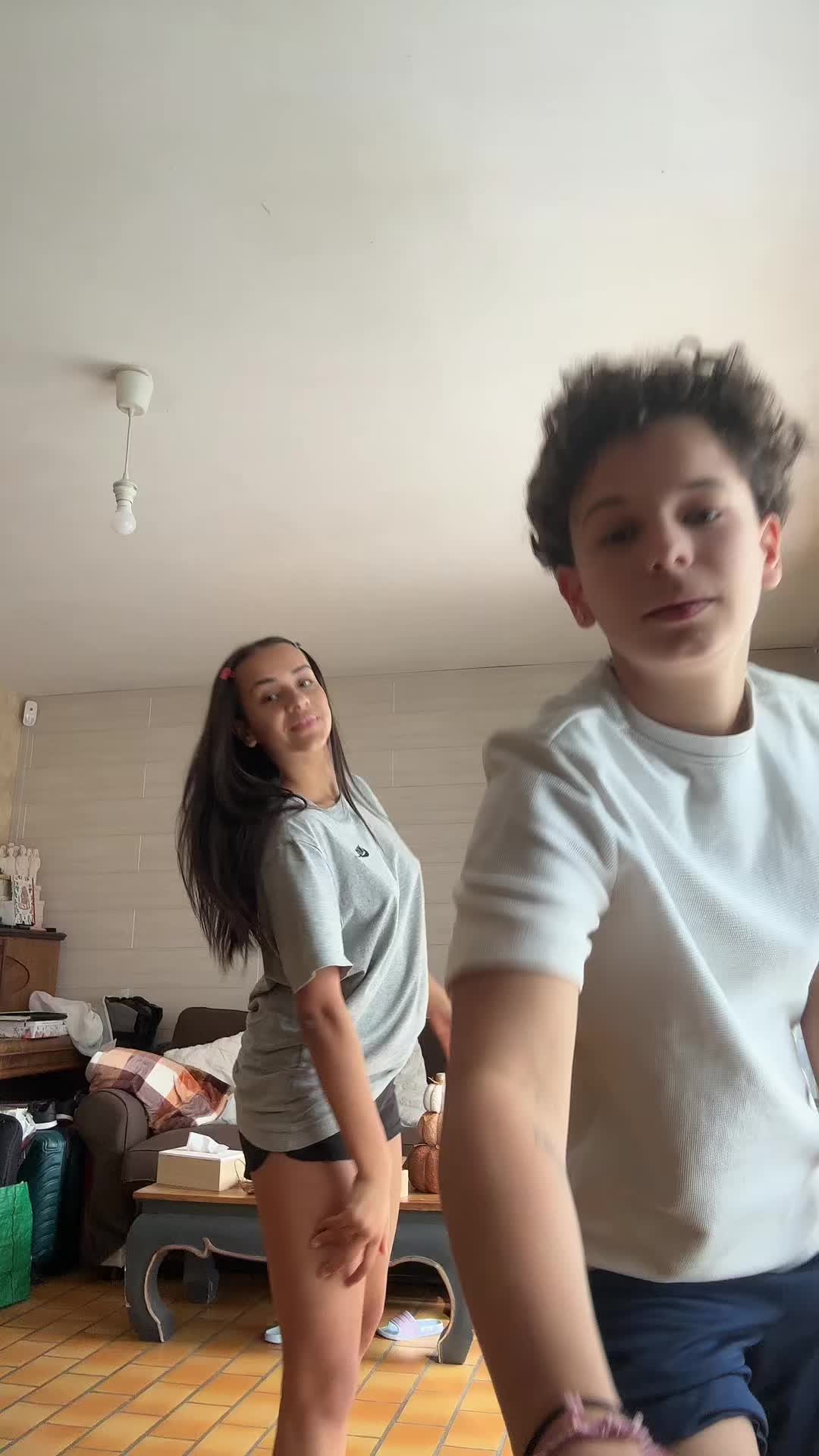 @In&egrave;s ✞