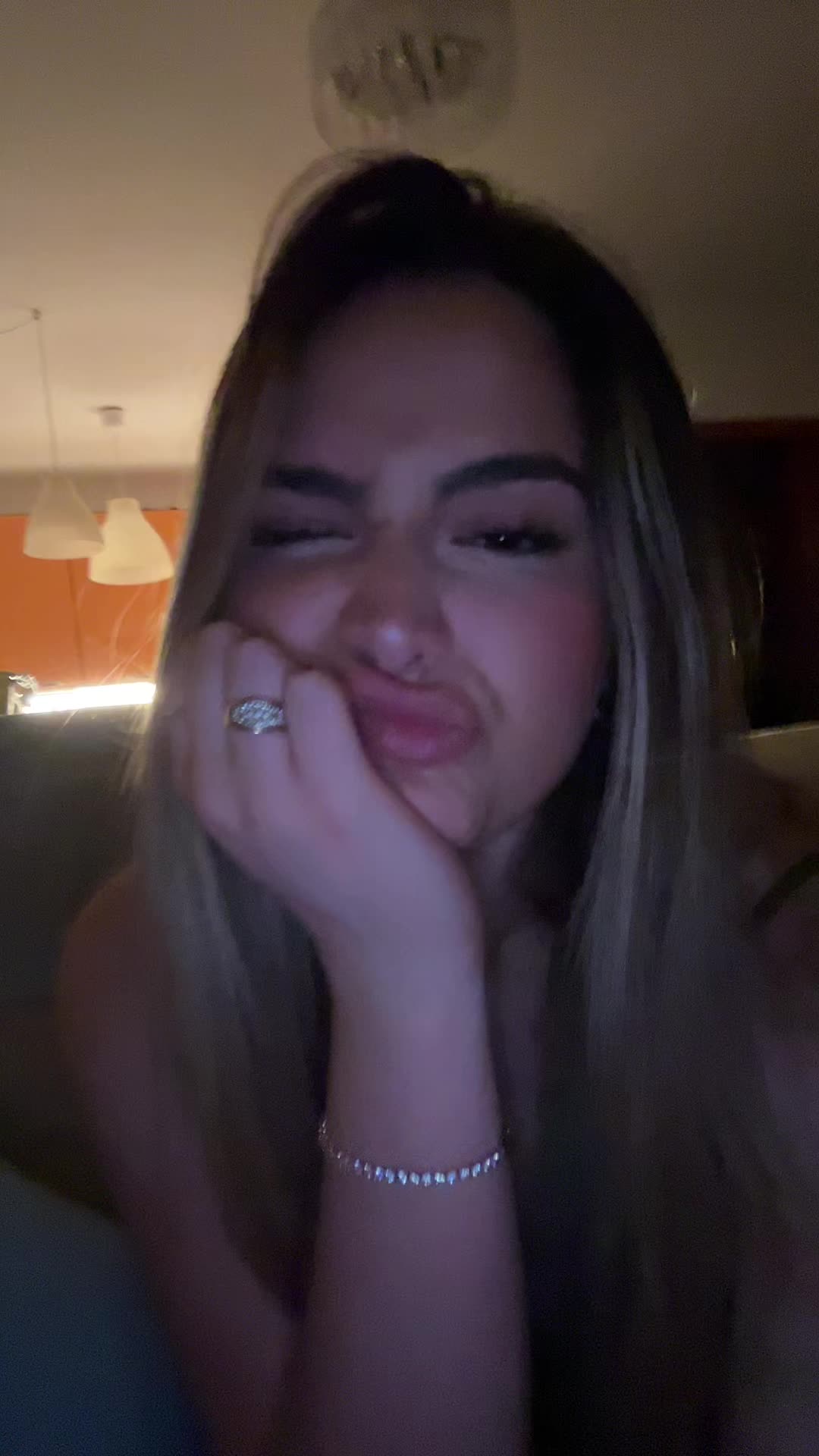 @J4D€