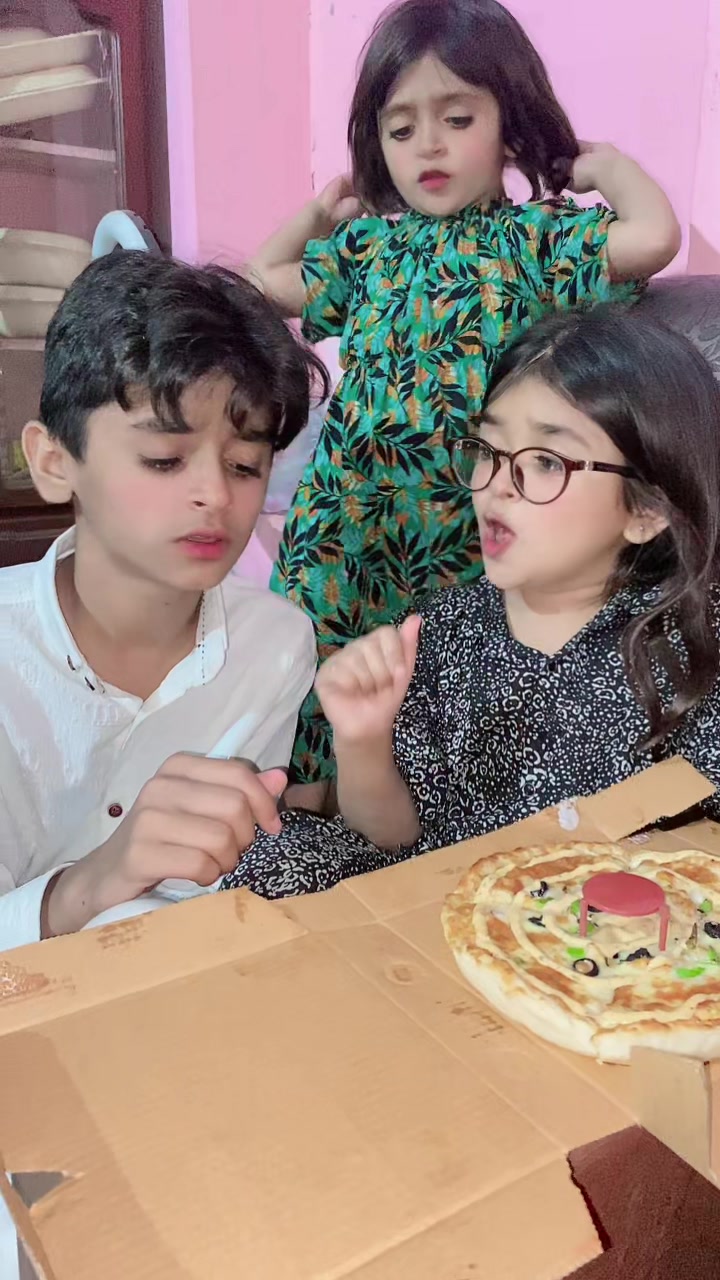 @Ayesha cutie🥰